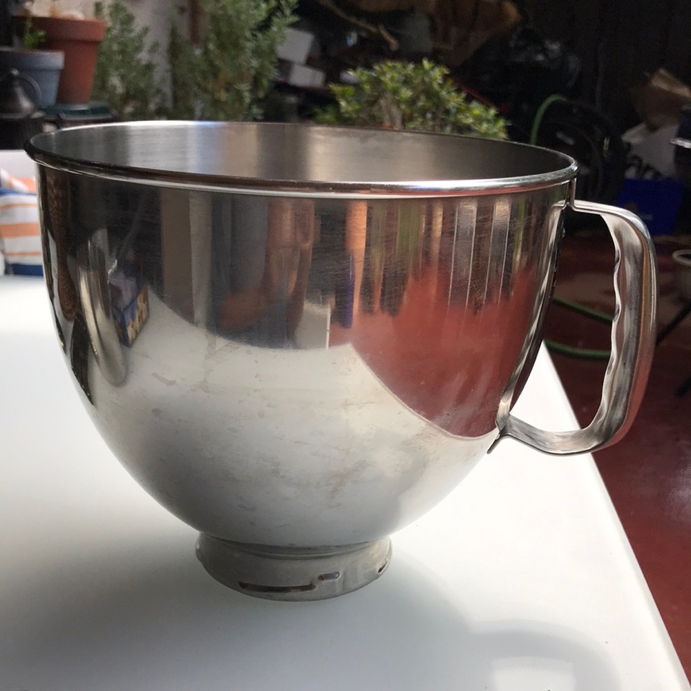 Kitchen aid Stainless Steel  Mixing Bowl with Handle - 5 quarts with lid